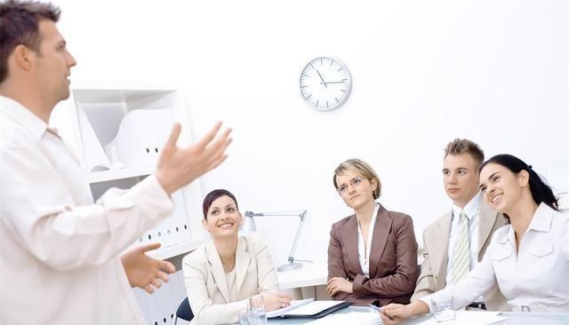 |被领导提拔，低情商的人直接送礼，高情商的人这样做