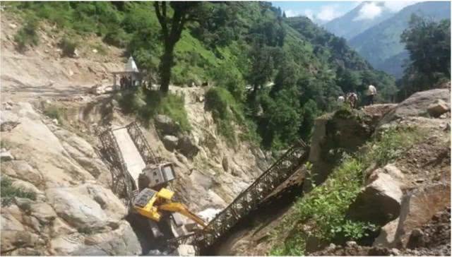 [印度]印军日夜增兵，帐篷布满河谷，压断大桥车毁人亡，紧急向美俄求助