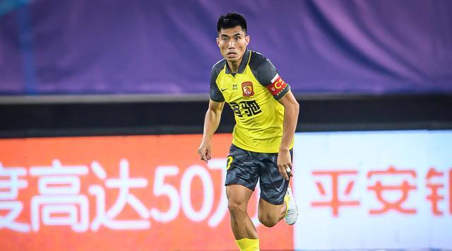 郑智|中国球员还有谁敢这样对裁判？郑智昨晚吃牌后：一把甩开裁判