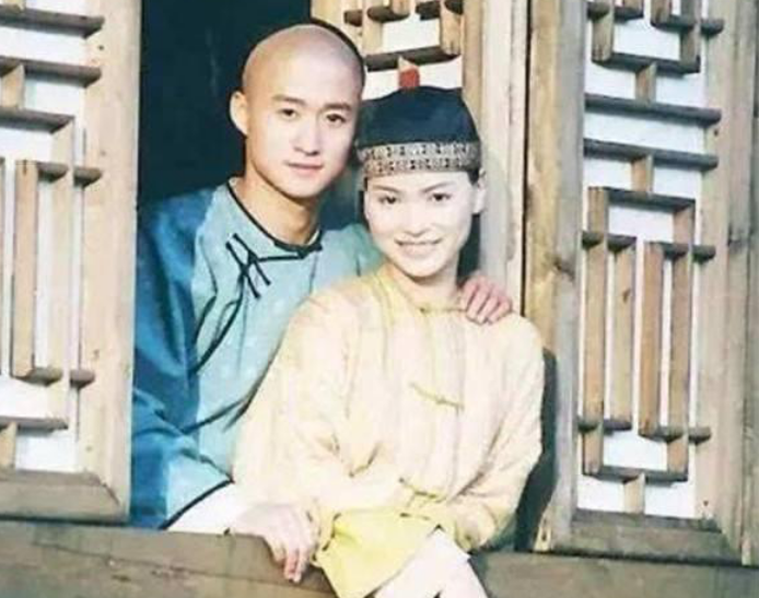 吴京▲当年嫌弃吴京配不上她，抛弃吴京转身嫁给富豪，如今成卖鱼大婶