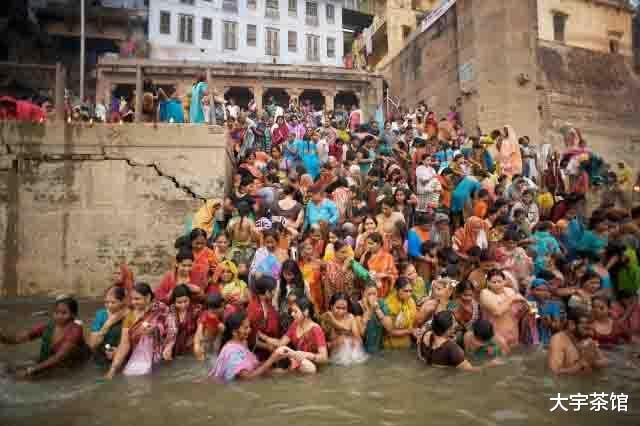 『印度』印度在崩溃的边缘，很多网民向中国提出无理请求：求你们把钱赔我们