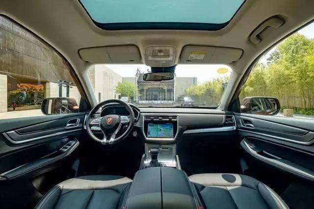 荣威rx8|想买普拉多的再等等，花14万拿下荣威RX8，2.0T马力222匹