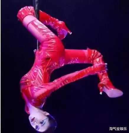 演唱会|演唱会“受伤”的5大歌手, 第一个看着都蛋疼, 最后一个身亡