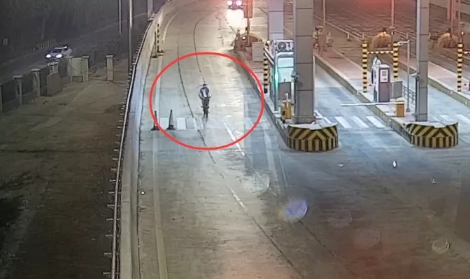 电动自行车▲佛山一男子竟骑电动自行车上高速 被撞身亡后肇事车逃逸