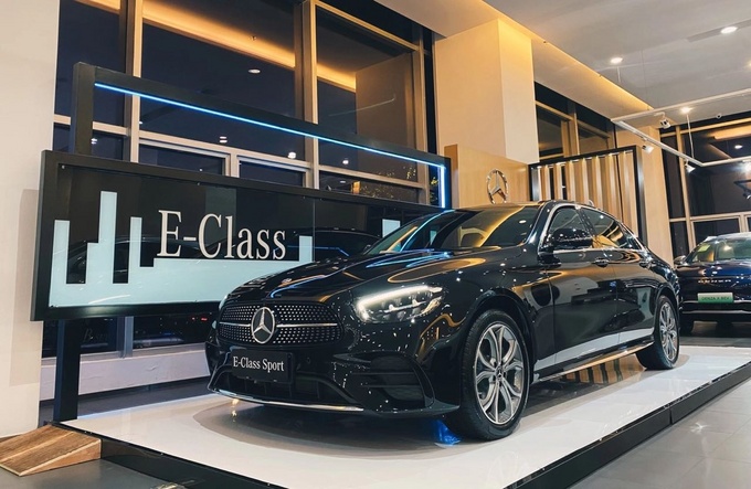 奔驰E级|全新奔驰E级到店实拍，外观全面革新/43.08万元起售