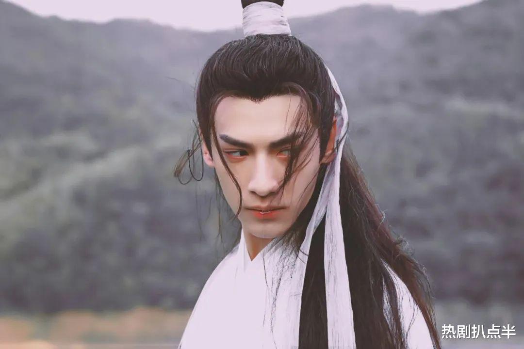 肖战@新生代古装六大神颜男主，肖战邓伦上榜，网友：第一难以服众