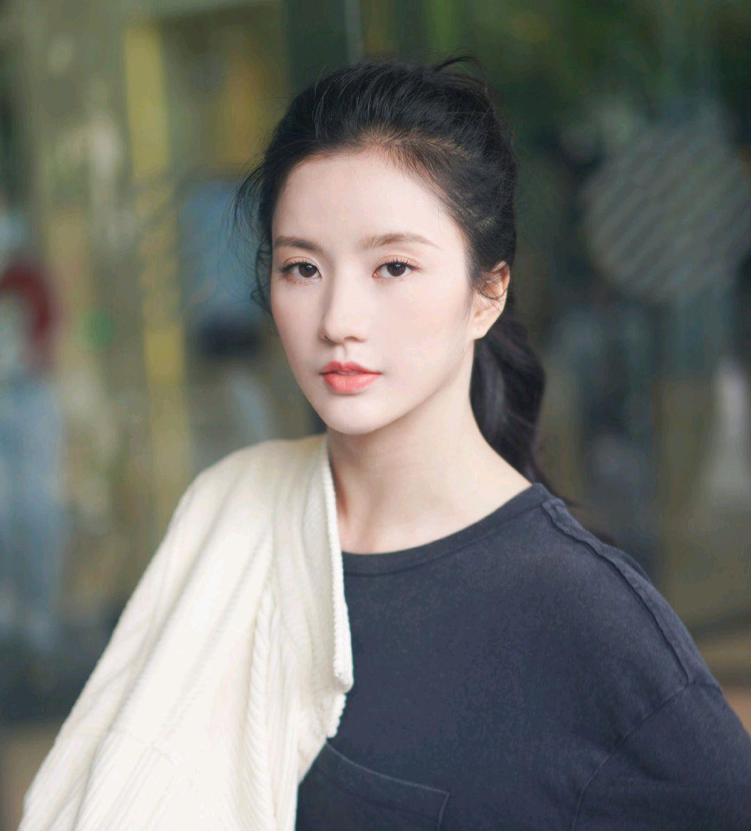 刘些宁|刘些宁竟然关注氪金大粉,网友:太low了