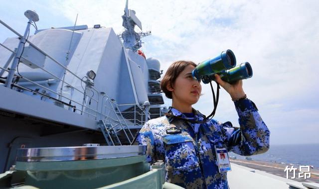 辽宁省|辽宁舰美女舵手，开6万吨航母：“我首先是个军人然后才是女人”