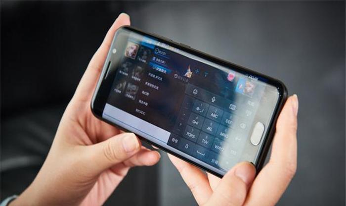 vivo▲Vivo的“高价低配”手机，明明配置很烂，为何玩游戏却很流畅？