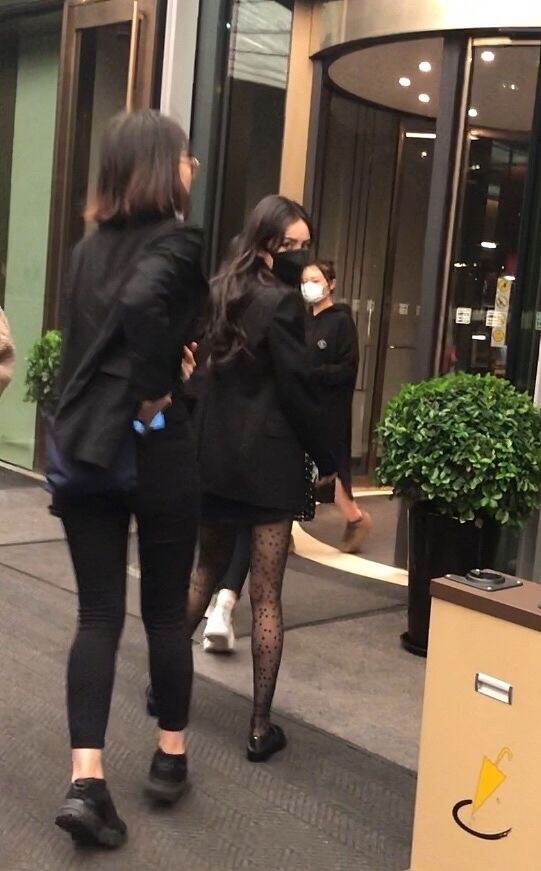 杨幂|杨幂下班图曝光后遭疯传，看清真实身材后，我不淡定了！