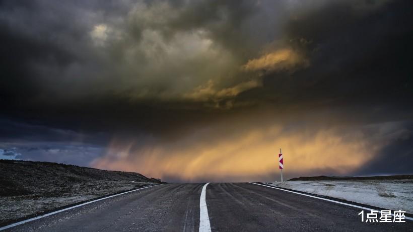 @辗转难眠,思念成疾的星座,难舍旧情,十分痛苦