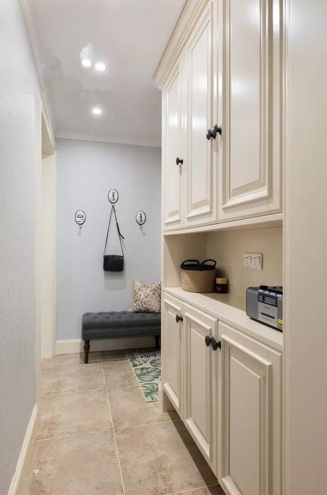 【】鞋柜这样设计，再也不用愁鞋子没地方放了