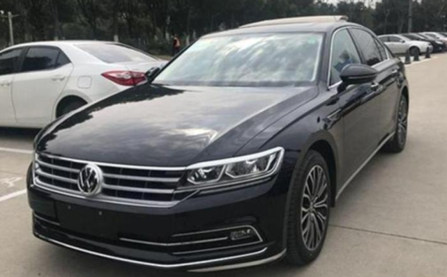 大众汽车@不到30万提大众辉昂，内饰比5系还舒服，掏出钥匙车主看懵了