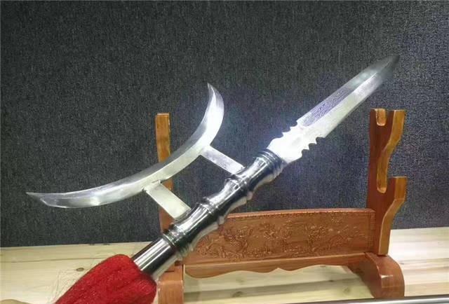 [吕布]吕布死后，曹操把他的方天画戟赏给了谁？