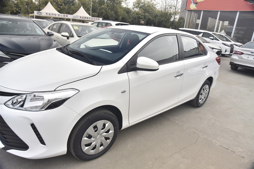 「丰田威驰」16万跌到了7万！20年不动螺丝钉，油耗才5.6L，后悔捷达买早了