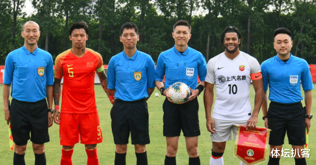 【国足】时隔189天！国足罪臣变队长，备受李铁器重，归化第一人却失宠！