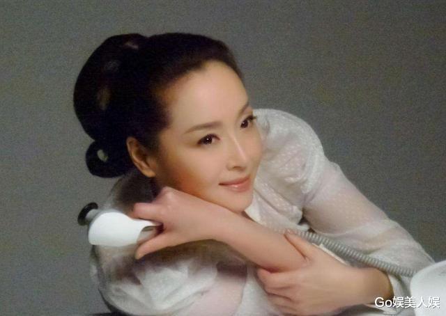 恬妞|失婚女人恬妞:20岁当影后,为女儿忍受婚姻骗局,留不住万梓良