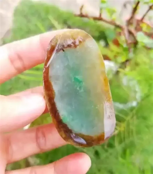 翡翠|看了这些设计才知道为什么这个场口的翡翠原石是玉雕师的挚爱！