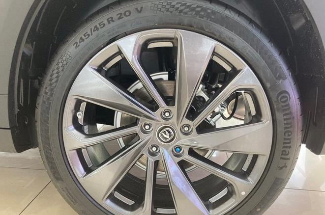 长安汽车■长安汽车“爆款”车型?每3分钟定出1台,轴距超2.7米,配双离合