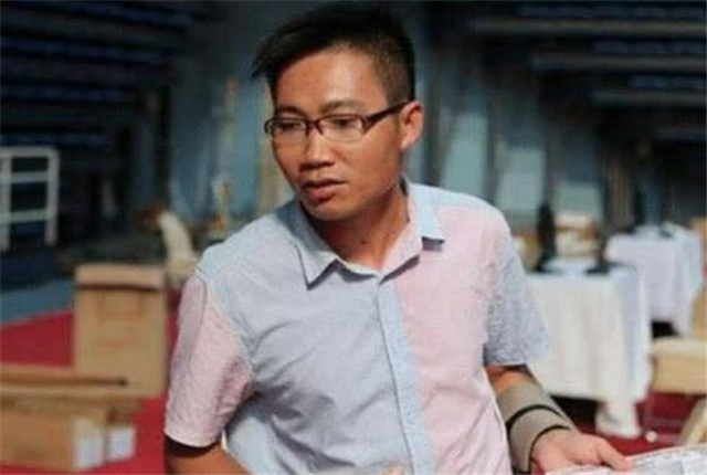 清华大学|还记得那个“晕血”拒上北大，10次高考上清华的小伙吗？如今咋样