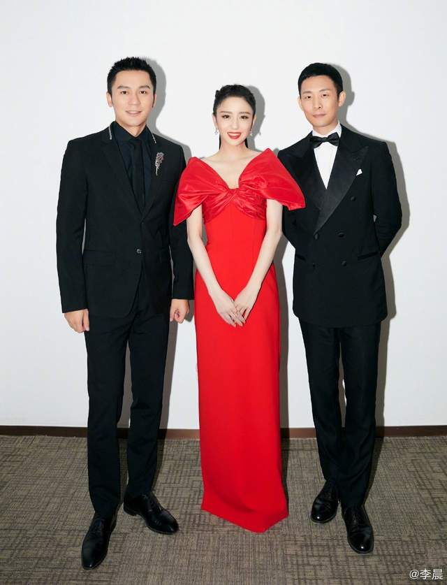 佟丽娅|晒完刘德华,佟丽娅再晒北爱演员合影,三人变化好大