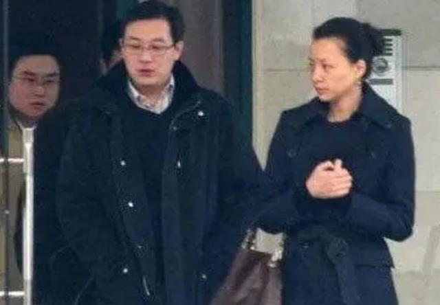 「上海市」低调的上海富豪：财富60亿，名下35家公司，妻子为央视一姐