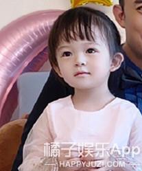 樊少皇|樊少皇女儿被误认成小男孩，妈妈基因太优秀，星二代颜值巅峰吧？