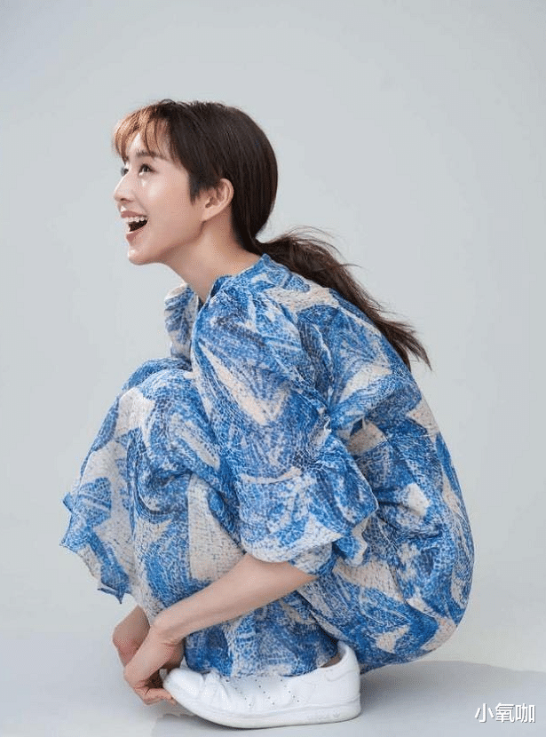『杨幂』继杨幂的梨花蹲后，张钧甯解锁“翘脚蹲”，体重过百都不行