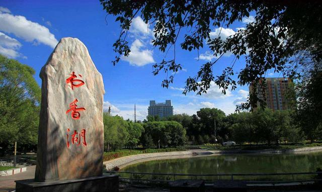 女孩|中国“最惨”一所211大学:分数降到了二本线,新生却还想退学?