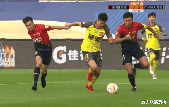 杨立瑜|1变3！韦世豪破门前，杨立瑜再现世界级表演，央视解说赞不绝口