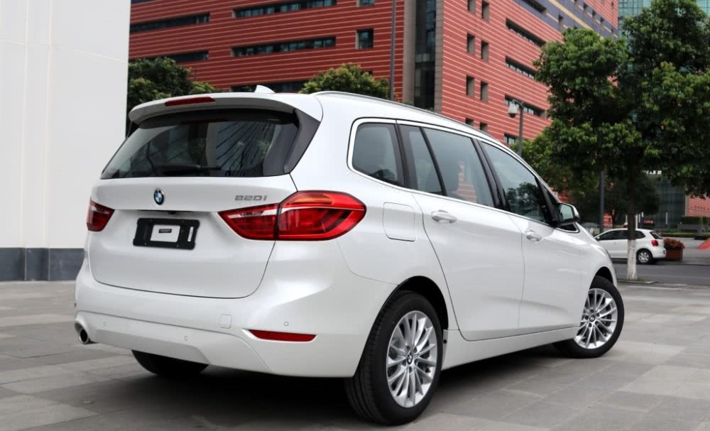 『别克GL8』又跌了!纯进口宝马跌至26万,油耗仅6.3L,还看别克GL8?