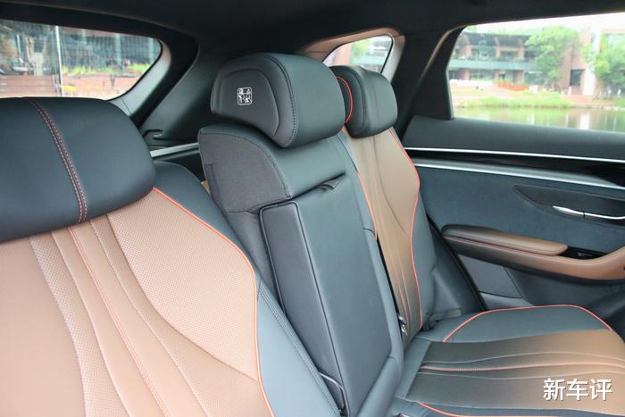 宋plus|比亚迪宋PLUS燃油版实拍:全新中型SUV,预定爆款席位