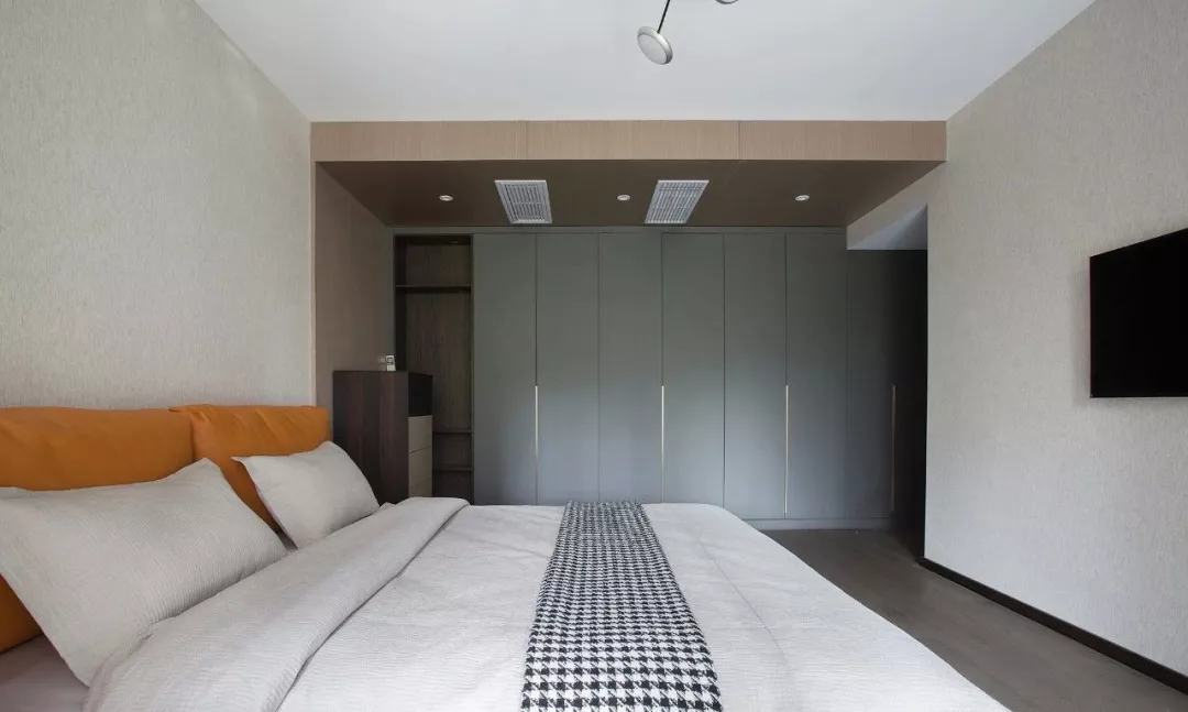 睡前脱下的衣服放哪儿？看别人都怎么做