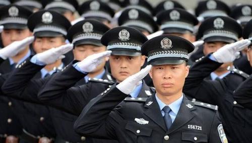 警察|军衔遇到警衔，谁会听谁的？专家：分情况！