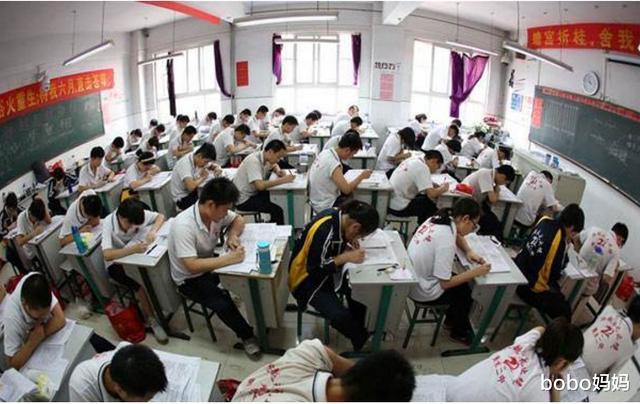 ##14年前“交白卷”,还写8000字反对高考的蒋多多,现状让人感慨