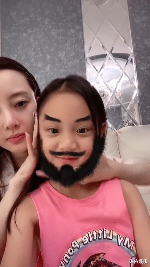 李小璐|屡次隔空表白贾乃亮未被回应，李小璐晒视频泪眼婆娑：爱会消失