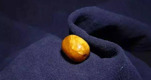 「玛瑙」真玩家！20年凑齐一串手串，每颗珠子至少10000块！