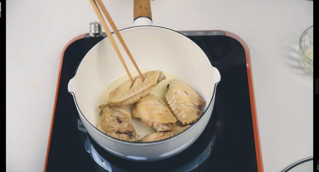 [鸡翅]儿子15岁1米7，就因为爱吃“它”，怎么都吃不腻，个子还在长