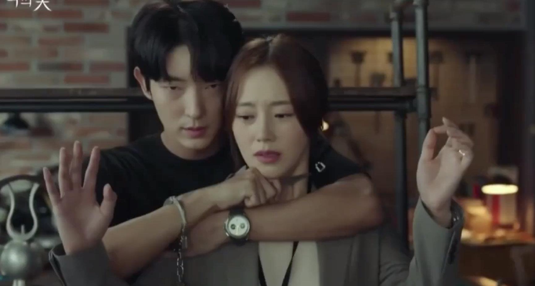 恶之花|《邪恶之花》大结局，韩剧又一次给中国导演上了一课