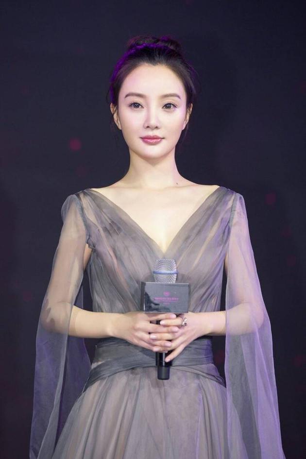 李小璐|李小璐直播翻车,网红路途坎坷?弹幕都是不适词汇