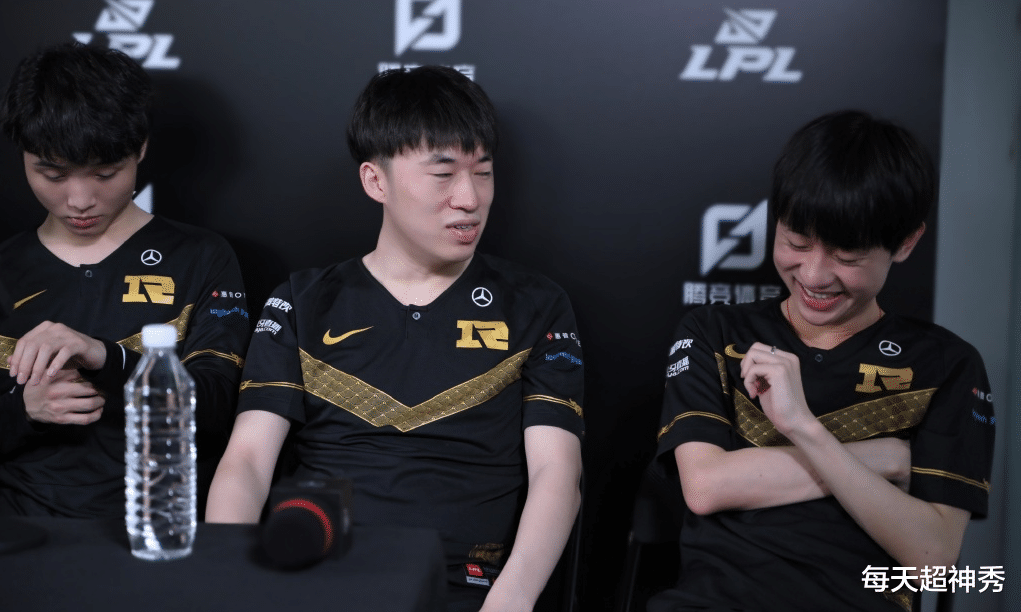 RNG|FPX揭幕战直面RNG，Lwx看完赛程：十点半比赛？我直接点了
