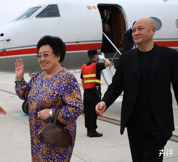 徐少华|因5块钱辞演,500亿让给迟重瑞,落魄商演的徐少华,终究还是赢了