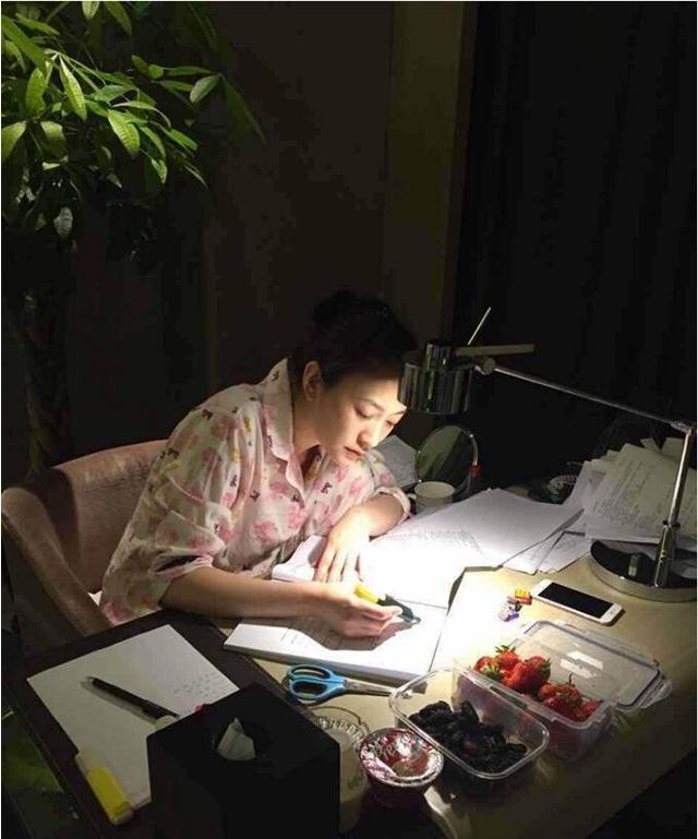 无忧无虑|李小冉晒出自己的家，嫁人后生活无忧无虑，家里还有个超豪华院子