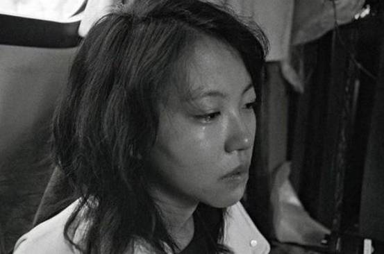 王菲|揭开王菲的遮羞布,女儿深夜哭泣发文,她却沉浸在谢霆锋的怀里!
