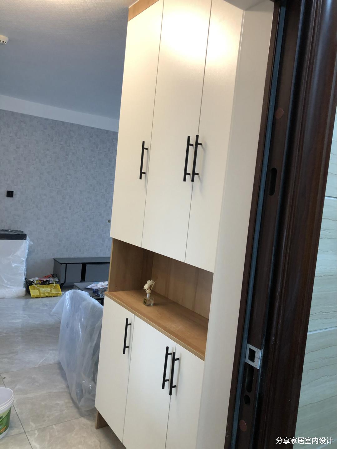 |新房三个月装修完工，墙面贴墙布很漂亮，餐厅设卡座非常实用！