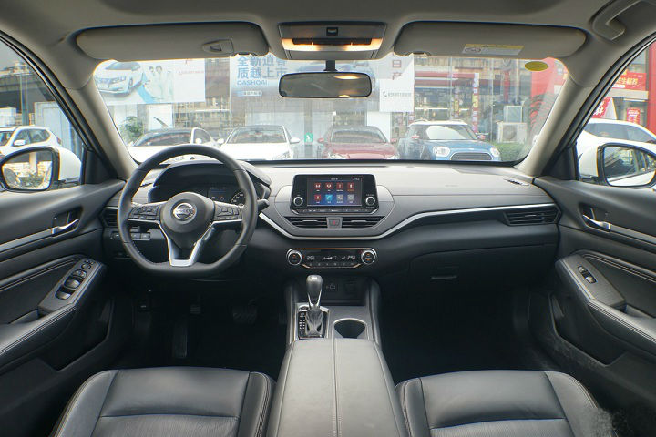 日产天籁：252马力的天籁已经降至18万内，仍然卖不过雅阁，天籁到底怎么了？