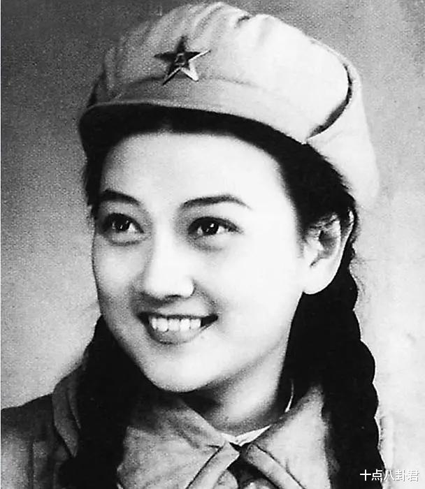 许佳琪:王晓棠的传奇人生:从女明星到女将军,中年丧子,今年86岁了