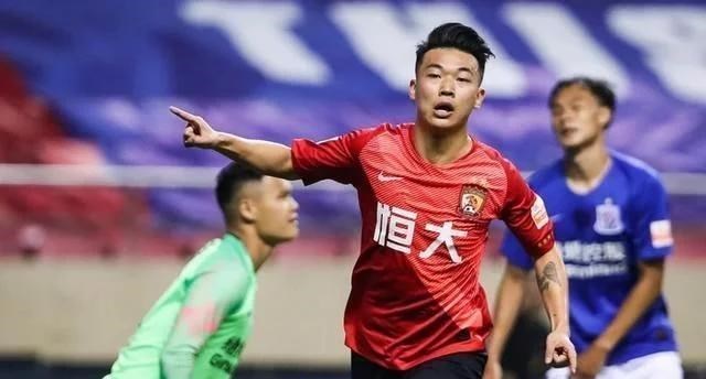 严鼎皓@恒大中场新星伤愈复出，郑智接班人深受卡帅青睐，又获三年长约