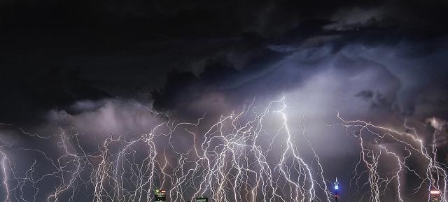 「emc」一斤电（500克）足够全世界用多少年？