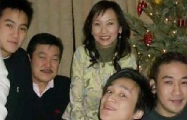 [赵雅芝]韦唯三个孩子，林青霞三个孩子，赵雅芝三个孩子，简直天壤之别